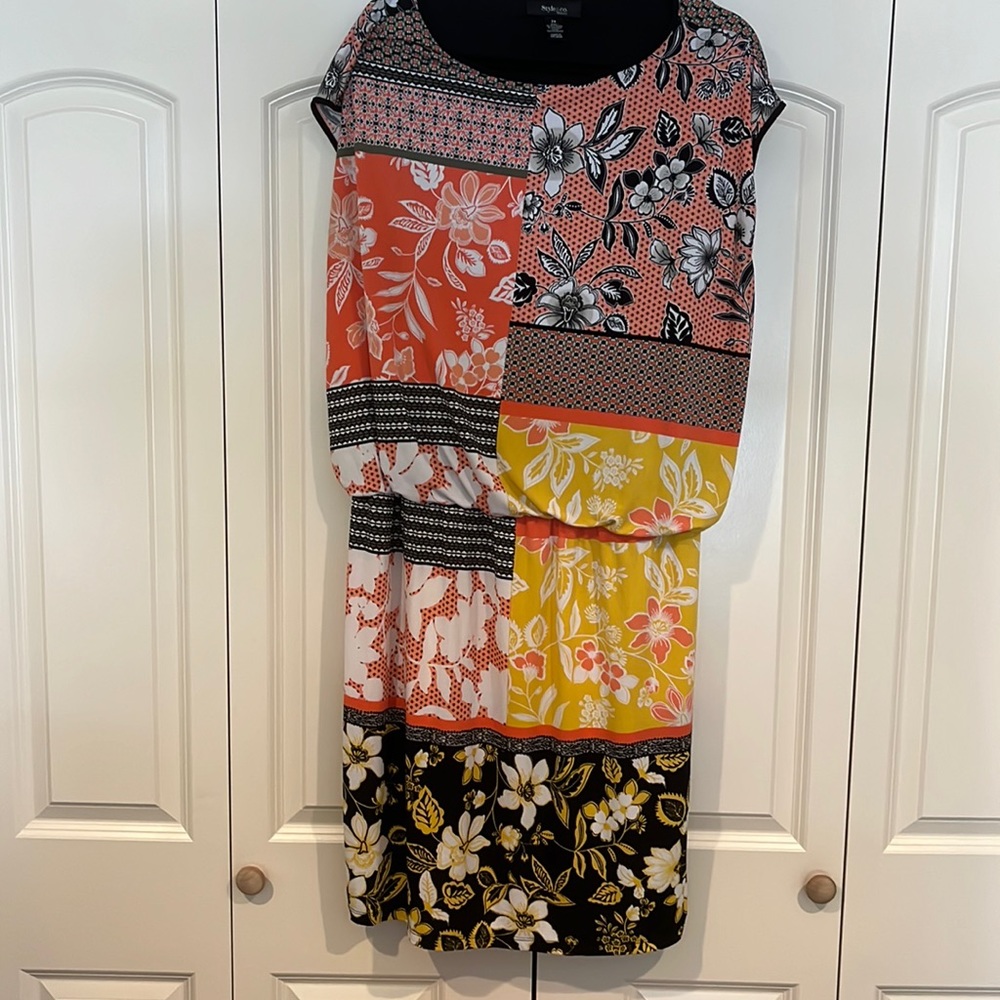 Sleeveless blouson dress, looks stunning on. Multi shades of gold, orange, black